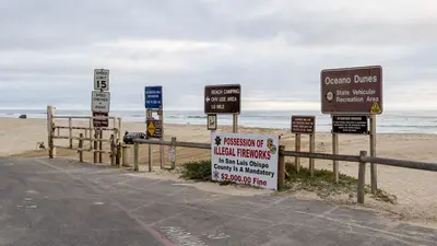 Pismo Beach (California, USA), Signs at the Beach -- 2012 -- 4733