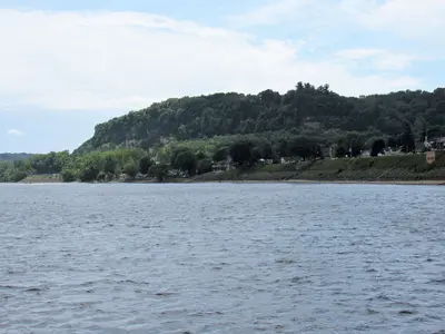 Bellevue, Iowa from the Mississippi River 09