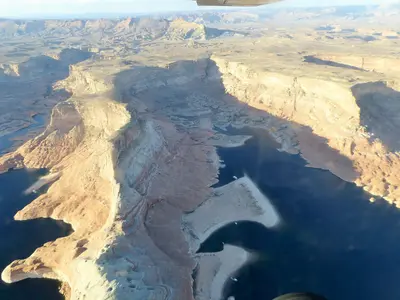 Lac Powell 2016 (from plane) view on the bathtub ring (1)