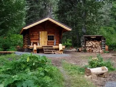 UPPER RUSSIAN LAKE CABINq