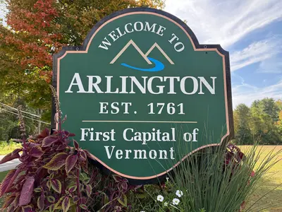 2025-09-16 15 08 14 "Welcome to Arlington" sign along southbound Vermont State Route 7A in Arlington, Bennington County, Vermont
