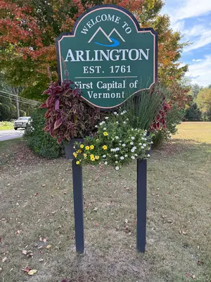 2025-09-16 15 08 10 "Welcome to Arlington" sign along southbound Vermont State Route 7A in Arlington, Bennington County, Vermont