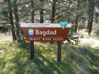 Sign for Bagdad, Trinity River Access (40811123490)