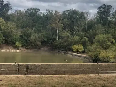 Old Lock 1 chamber wall and spillway