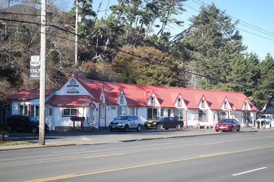Seven Gables on Hwy 101