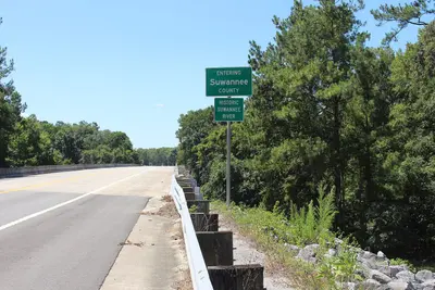 Suwannee County border, US90EB