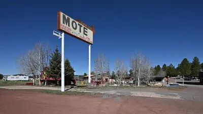 Canyon Motel sign Williams AZ 2026-04-07 10-26-39