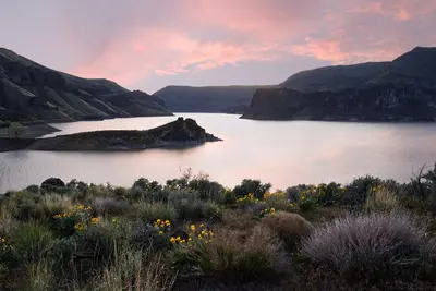 Sunrise at Lake Owyhee, Oregon - Flickr - Bonnie Moreland (free images)