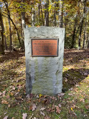 Monument to Confederate General Elisha Paxton who died near this site on May 3, 1863 at the Battle of Chancellorsville. (a5df4dc1-8515-47ff-accd-6997d88bca2d)