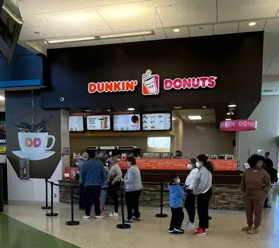 Dunkin' Donuts à Fort Drum Service Plaza (janvier 2022)