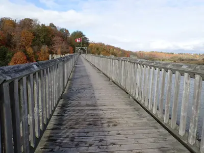 Menesetung Bridge