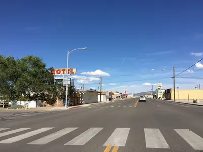 2015-04-29 16 29 53 View east (south) along 5th Street (U.S. Route 95) near I Street in Hawthorne, Nevada