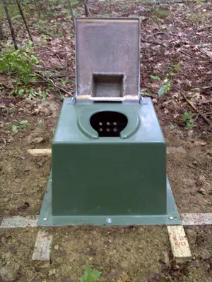 FLT M18 16.62 mi - Kimmie Lean-to open air fiberglass privy - panoramio