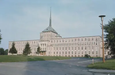 Collège du Sacré Cœur, 475, rue Notre-Dame Est, Victoriaville vue d'ensemble 11-d.na.civile-74-1934