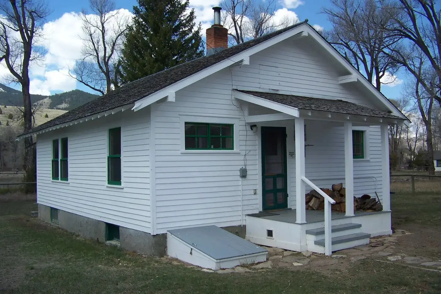 Vigilante rental house, also known as Middle House