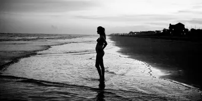 5 months pregnant at Galveston Beach (7868155428)