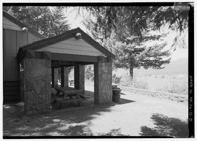 Eagle creek recreation area, exterior view of portion of eagle creek overlook (24874963259)