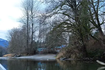 Approaching Howard Miller Steelhead Park boat ramp from upstream 02