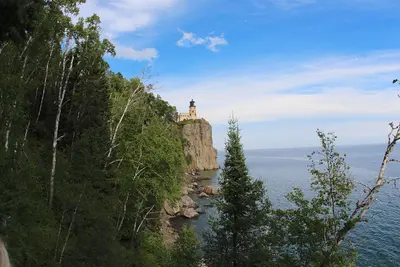 Take a sneak peek of the lighthouse cliff (29017627073)