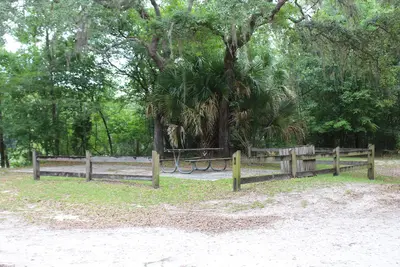Dowling Park boat ramp park picnic table