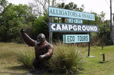 Fun Roadside Tourist Trap - panoramio
