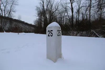 Old Milepost 25 (12182350805)