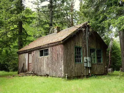 Cedar Guard Station 3 - Cave Junction Oregon