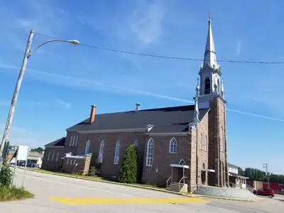 Les Escoumins-Église vue de profil-2018-07-22