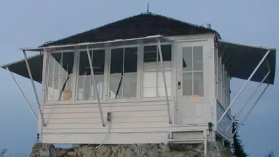 lookout cabin Evergreen