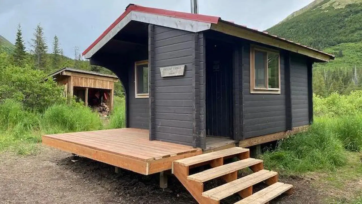 Crescent Saddle Cabin