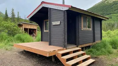 Crescent Saddle Cabin