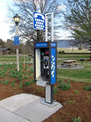 Payphone at New Market rest area -01- (50815414332)