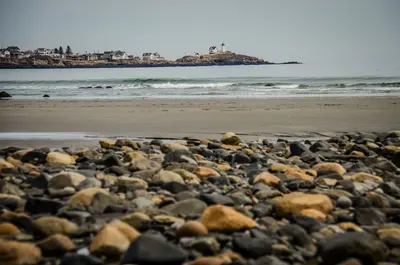 Portland Head Lighthouse with rocks in the foreground (14027659595)