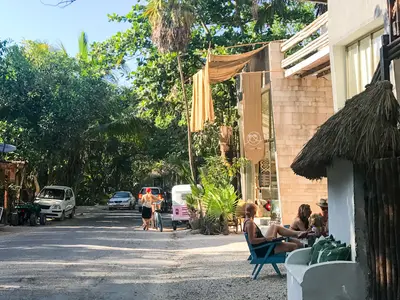 Tulum shopkeepers (35720310114)