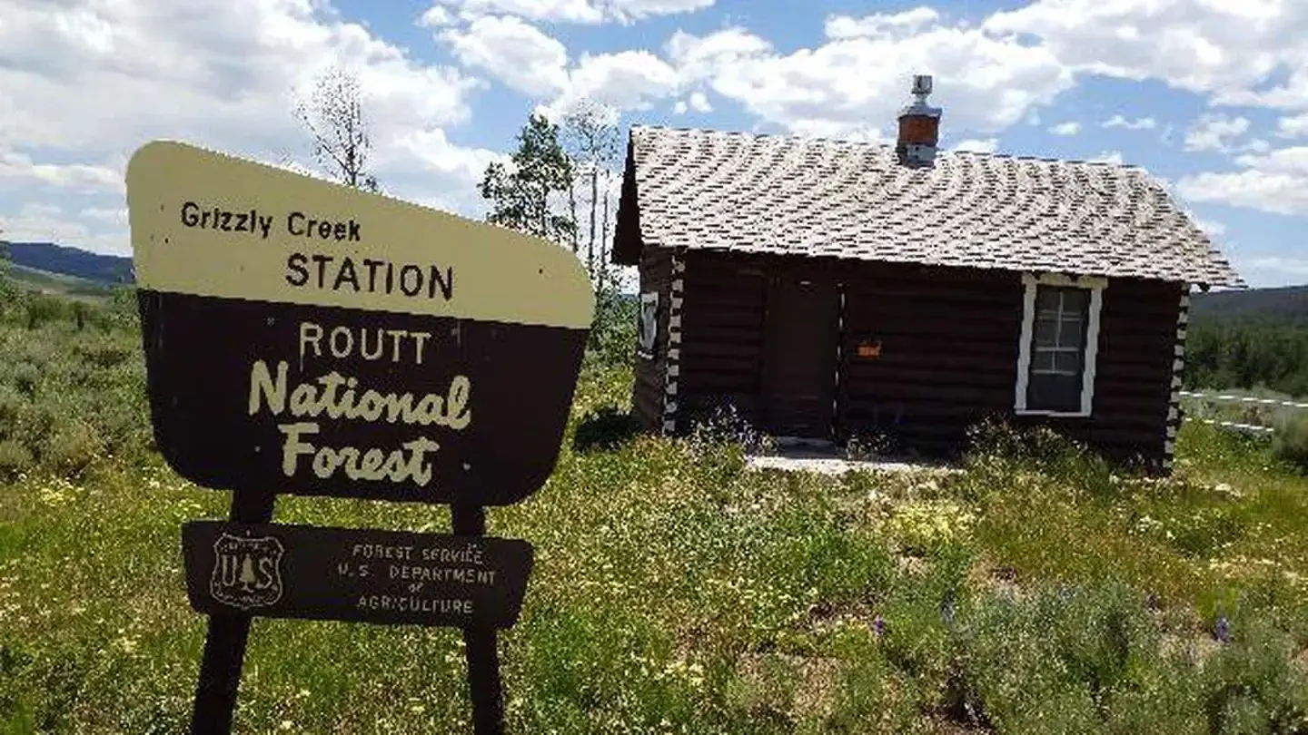 Grizzly Creek Guard Station Exterior Photo