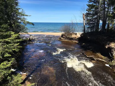 Hurricane River Flowing into Lake Superior (6a2cb927-d675-41b2-8804-17308b627143)