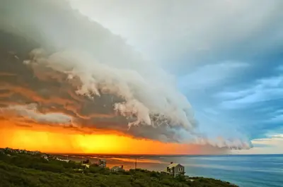 Enjoy dramatic views from the deck of the Sunrise House