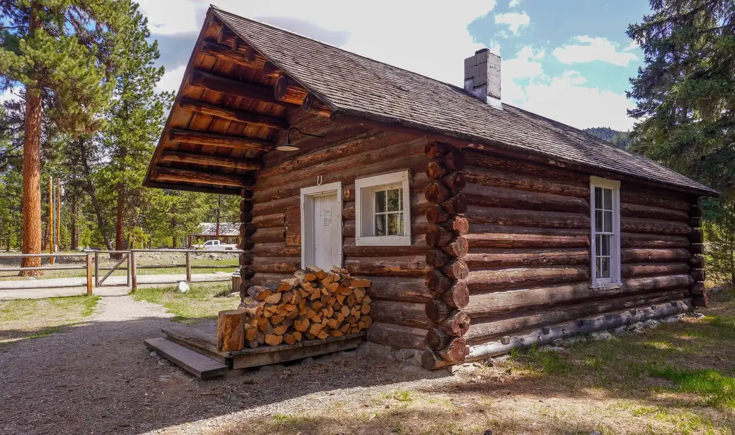 EAST FORK CABIN Exterior