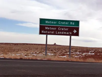 Sign to Meteor Crater - Patrick Nouhailler - panoramio