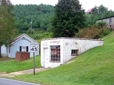 Jail and Wedding Chapel - panoramio