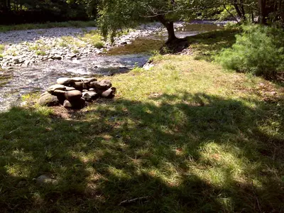FLT M33 17.5 mi - DEC bivouac area next to stream, fire ring, 3 tents allowed - panoramio