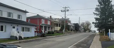 Lachute (Québec)-Vue vers le sud de la rue Béthony, prise devant l'église Ste-Anastasie-2023-11-10