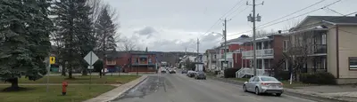 Lachute (Québec)-Vue vers le nord de la rue Béthany, prise devant l'église Ste-Anastasie-2023-11-10