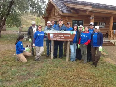 NPLD Volunteers at Coal Banks Landing in the Upper Missouri River Breaks National Monument. (15227654719)