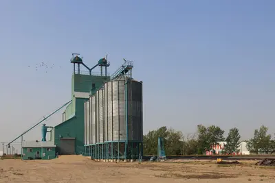 Beiseker Alberta Grain Elevator (20995259286)
