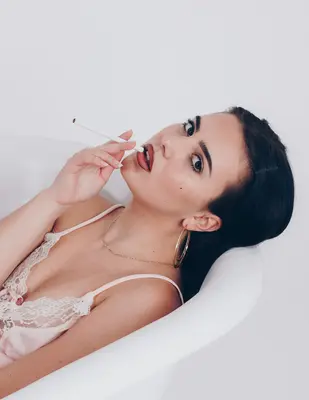 Bathtub 1, candid untitled (Unsplash)