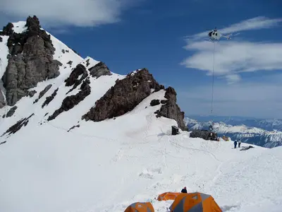 Helicopter resupply at Camp Schurman - Flickr - brewbooks