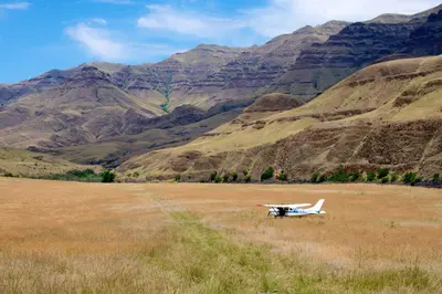 Cessna U206F at Dug Bar airstrip on Snake River