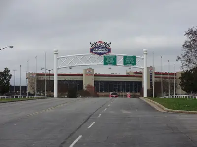 Atlanta Motor Speedway, Tara Pl entrance