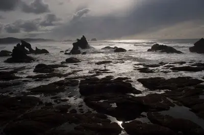 Rough ocean splashing coast (Unsplash)